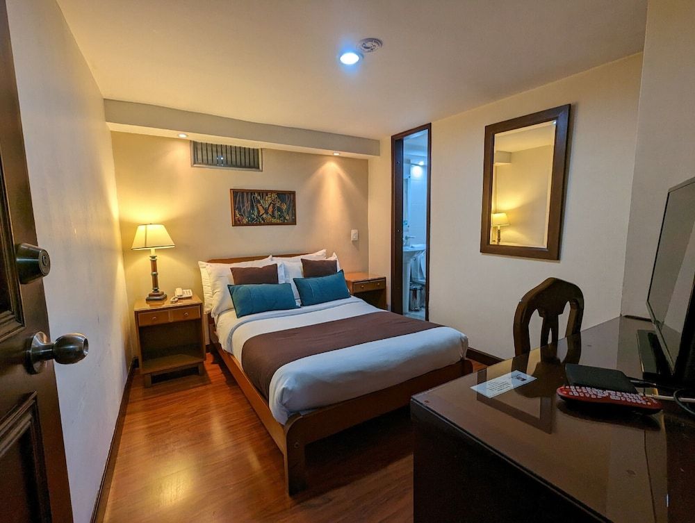 Hotel La Sabana 1