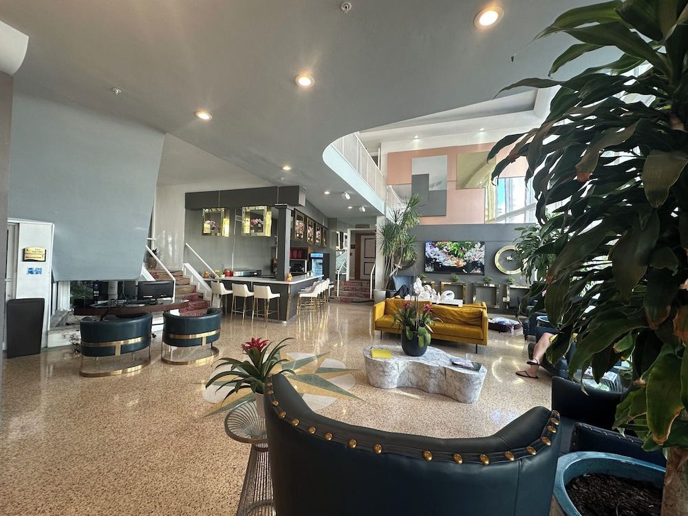 Maxines Dorset Catalina Hotel 2
