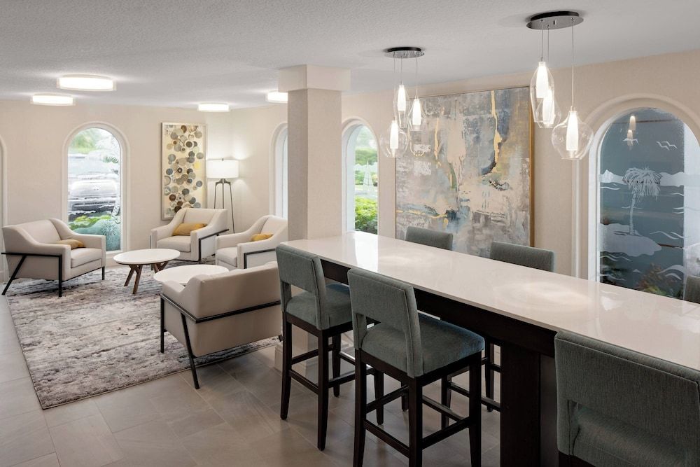 Fairfield Inn and Suites by Marriott Palm Beach 2