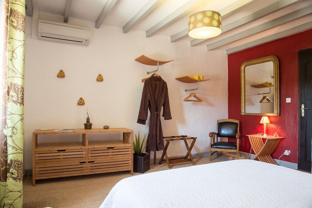 chambres d hotes Le Mas Julien piscine chauffée adult only 2