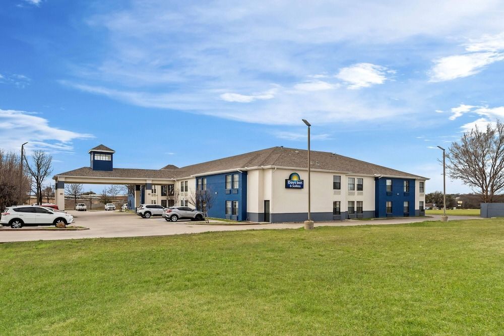 Days Inn by Wyndham Dallas Plano 1