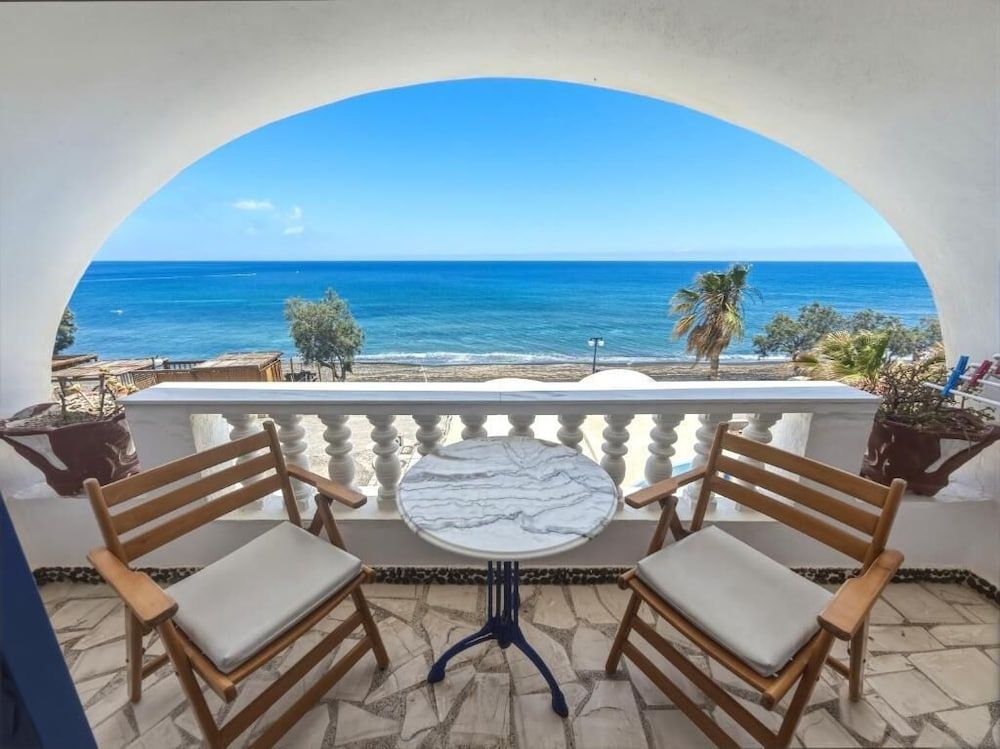 Stavros Beachfront Domes by Booking Kottas 1