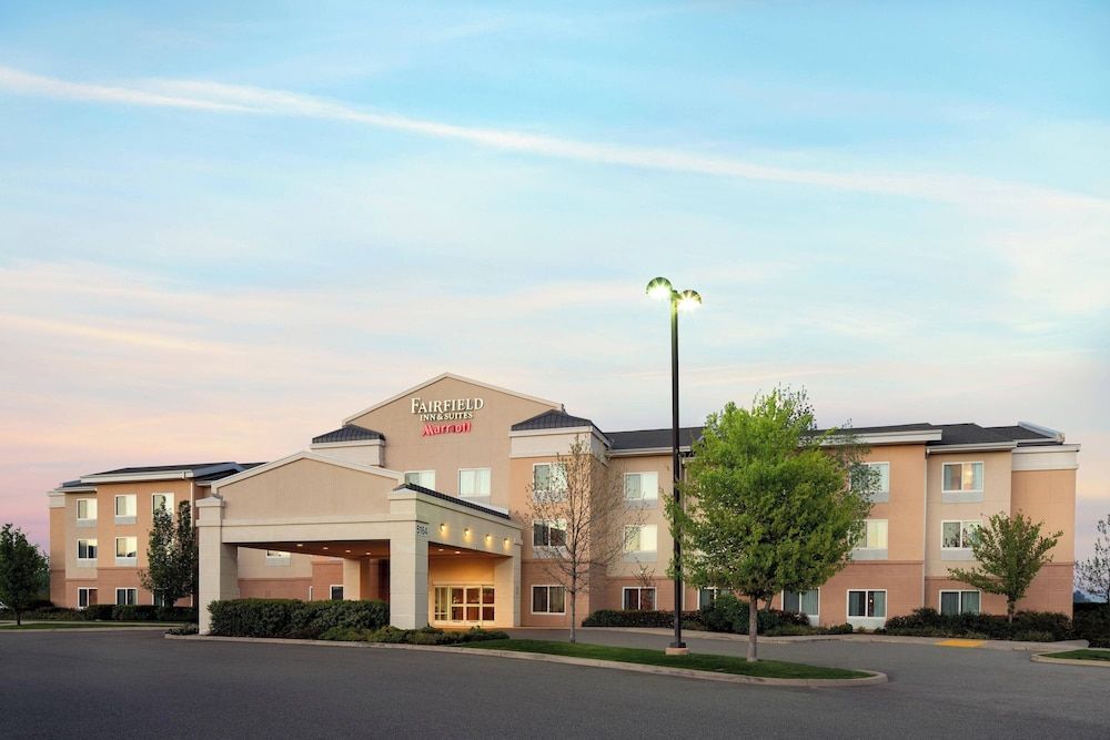 Fairfield Inn & Suites Redding 1