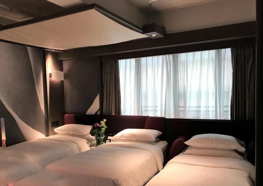 Manila Lounge 1