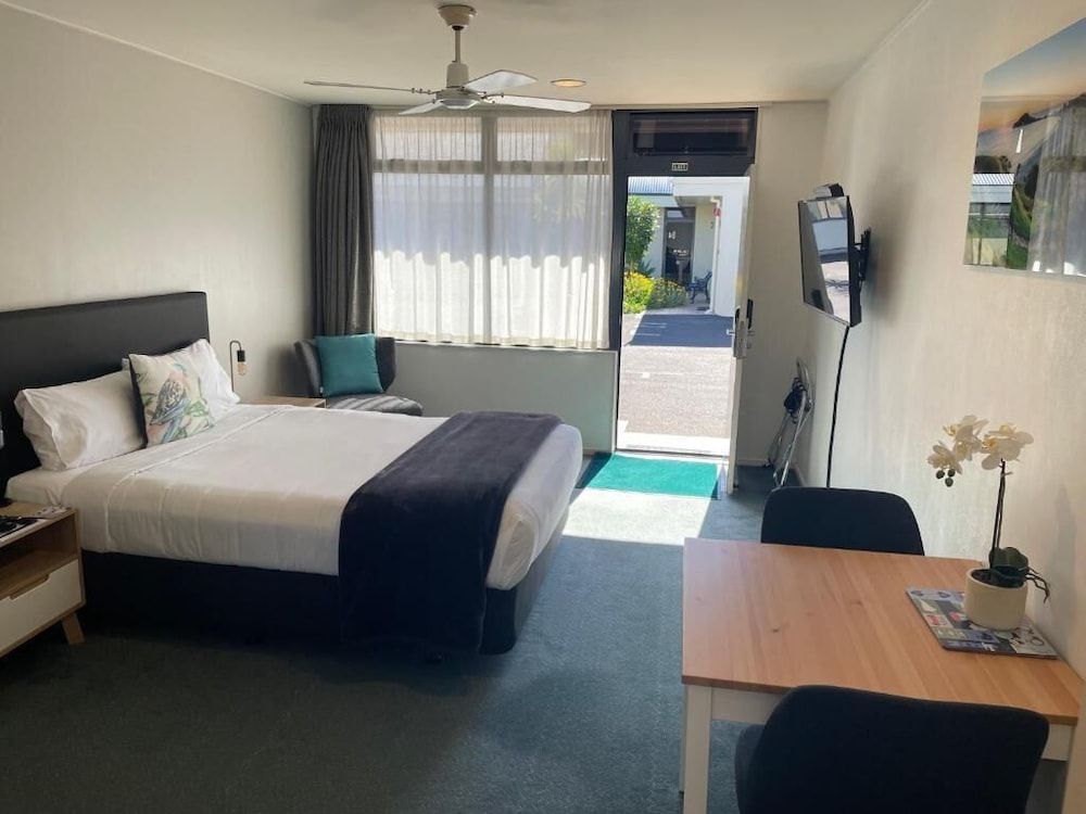 Academy Motor Inn 2