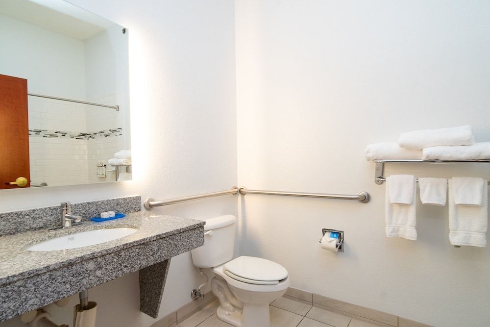 Holiday Inn Express & Suites BEDFORD by IHG 2