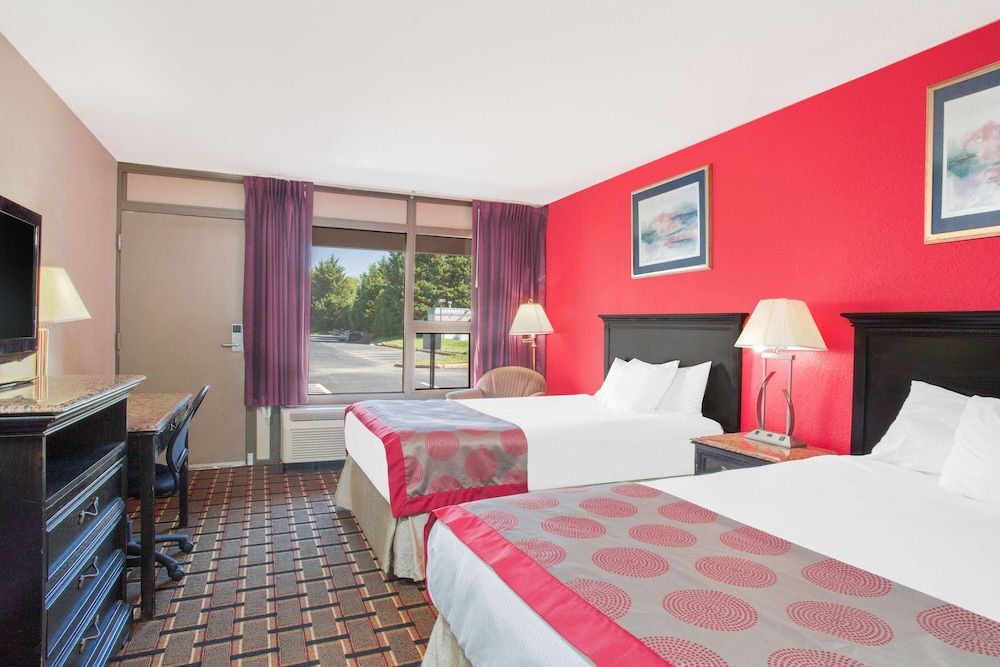 Ramada Hotel & Conference Center by Wyndham Edgewood 1