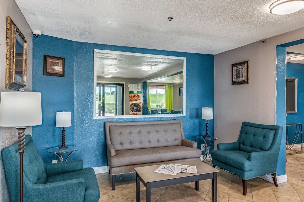 Quality Inn I-10 East near Frost Bank Center 2