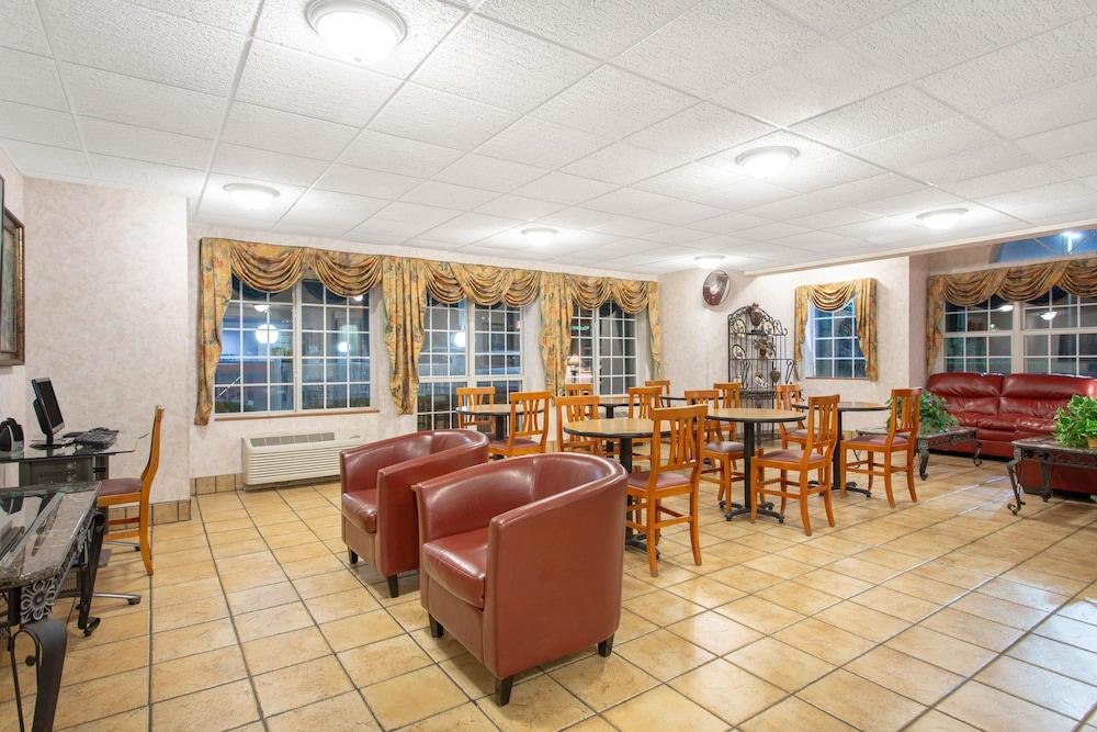 Microtel Inn And Suites Charlotte Northlake 1