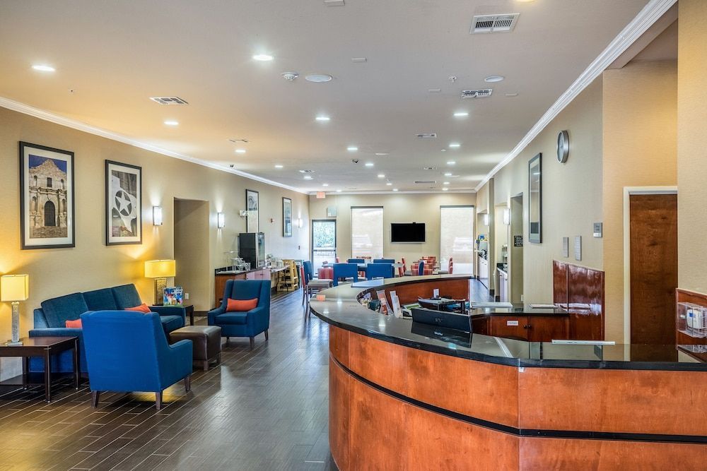 Comfort Suites Near Texas State University 2