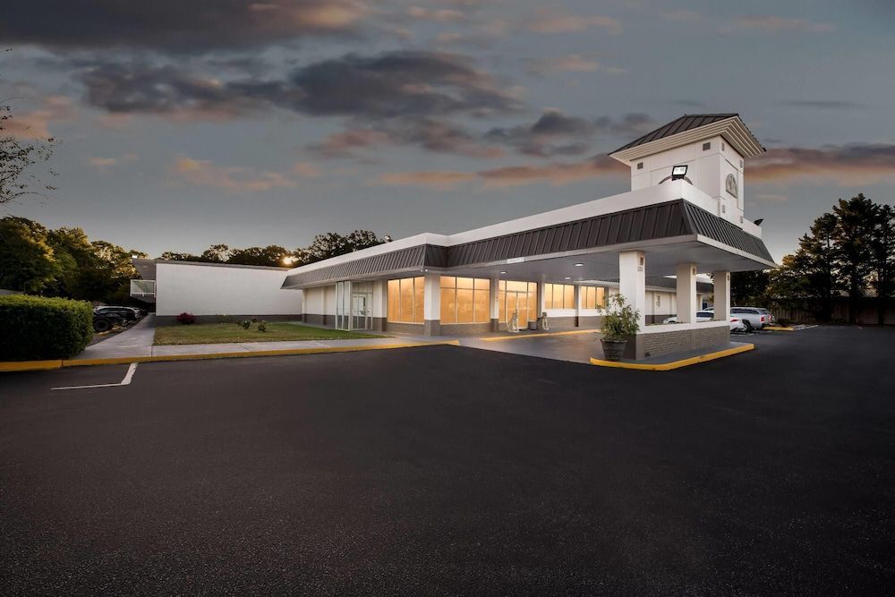 Super 8 by Wyndham Gaffney 1