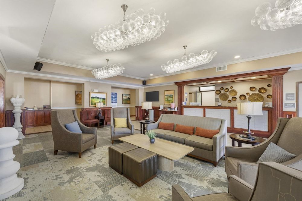 Best Western Plus Butterfield Inn 2
