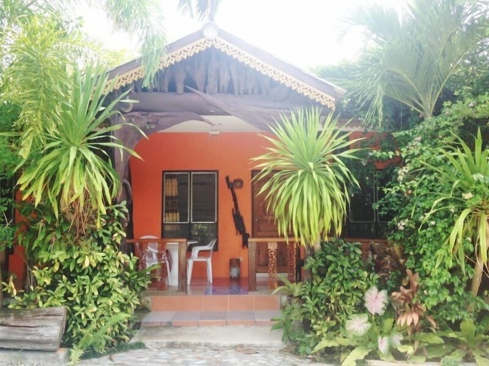 Ruan Mai Sang Ngam Resort 1