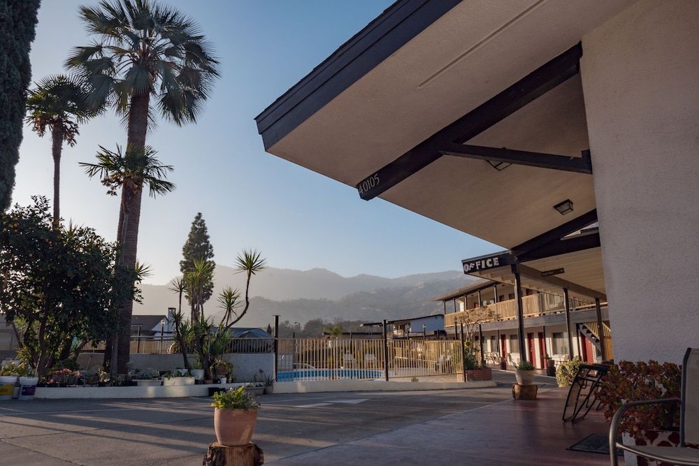 Western Holiday Lodge 1