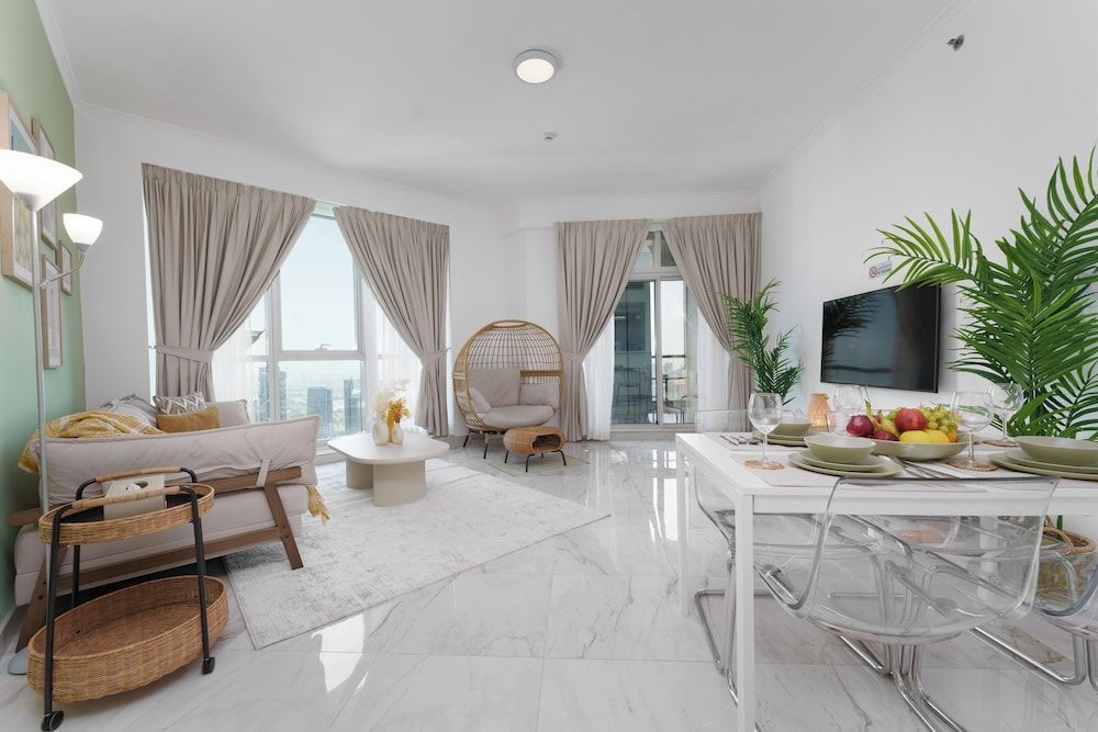 Marco Polo - Stylish & Spacious 2 BR with Marina + City Views 1