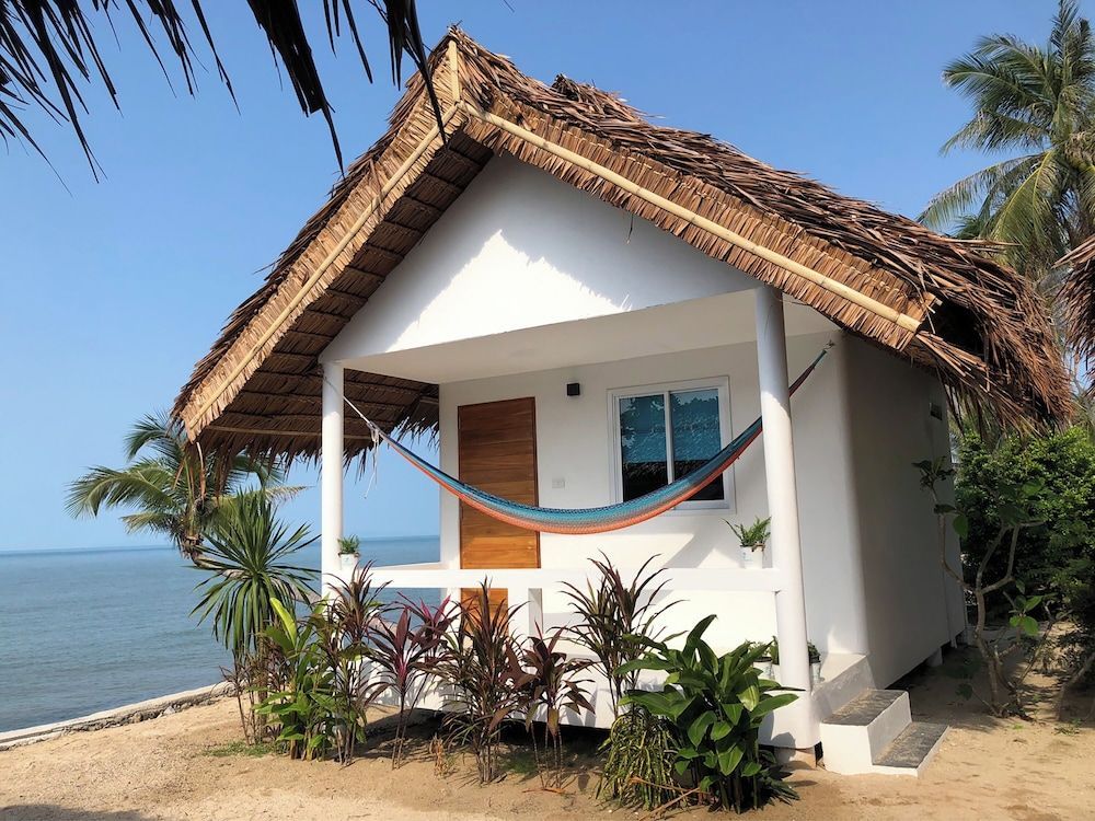 Sand Terrace Beach Bungalows 2