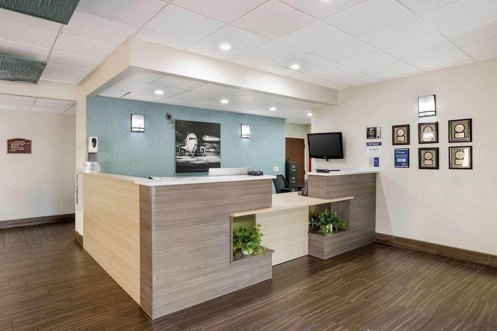 Best Western Plus Springfield Airport Inn 2