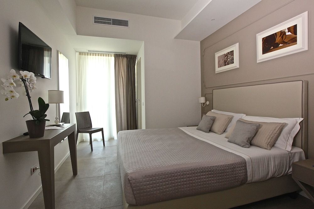 Hotel Ambassador 1
