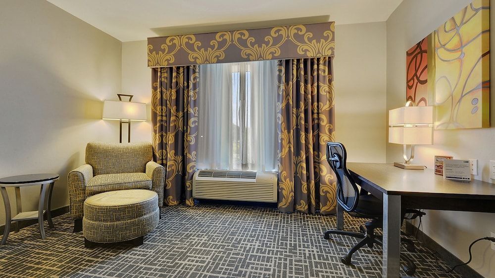Holiday Inn Express & Suites GONZALES by IHG 2