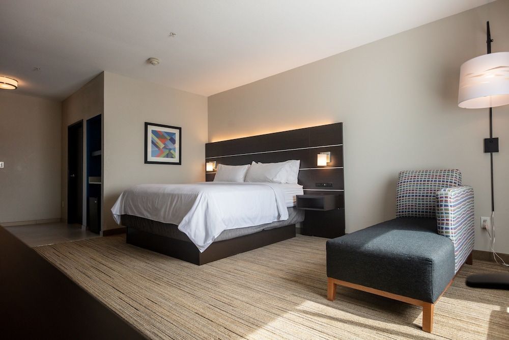 Holiday Inn Express & Suites BEAUMONT NW PARKDALE MALL by IHG 2