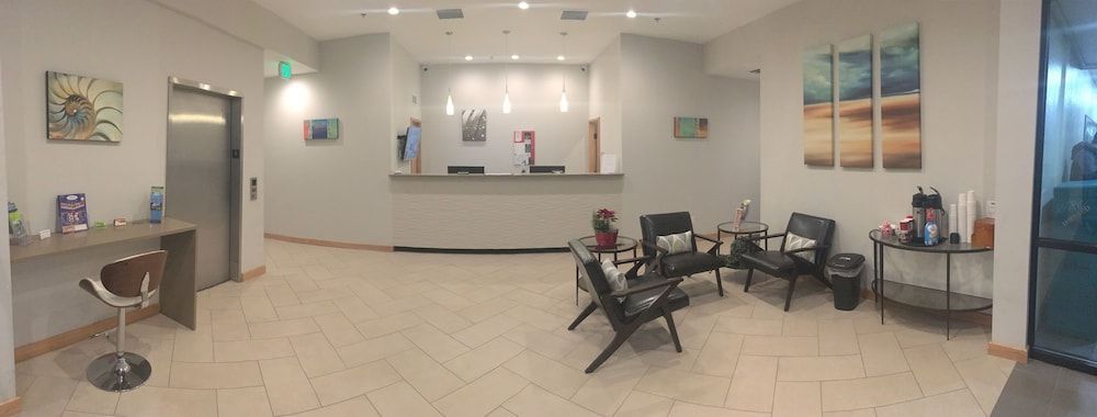 Oyster Bay Inn & Suites 2