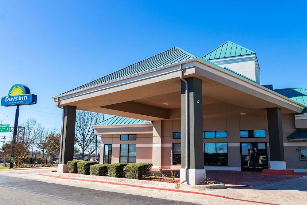 Days Inn by Wyndham N.W. Medical Center 1