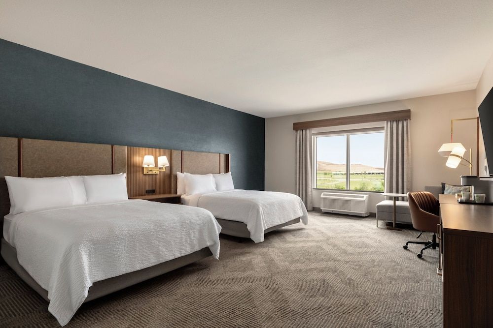 Holiday Inn & Suites Commerce City - Denver Airport by IHG 1