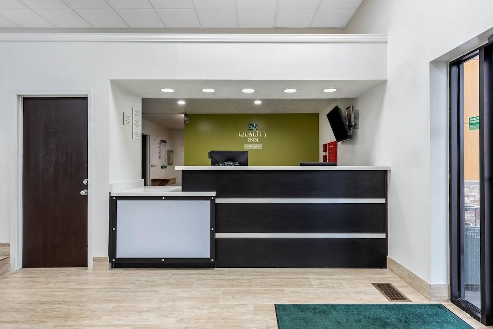 Quality Inn Coraopolis - Pittsburgh Airport 2