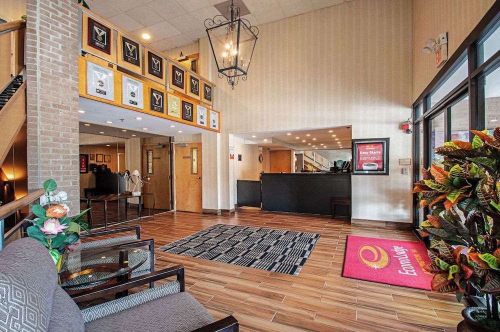 Econo Lodge Metro 1