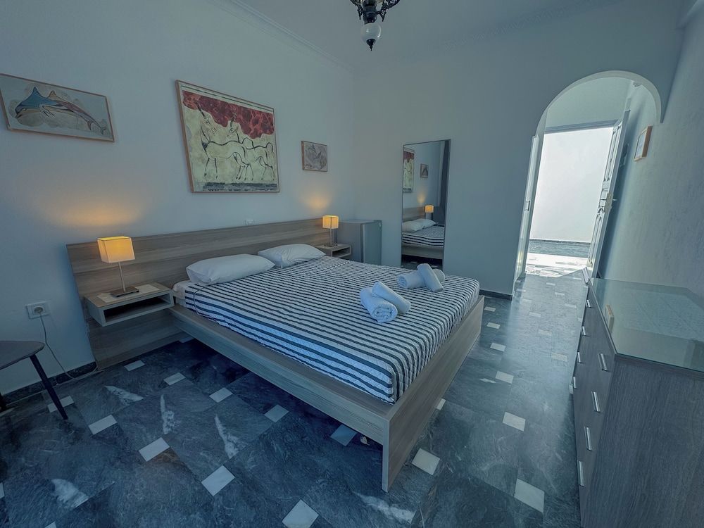Tritonas Rooms 2