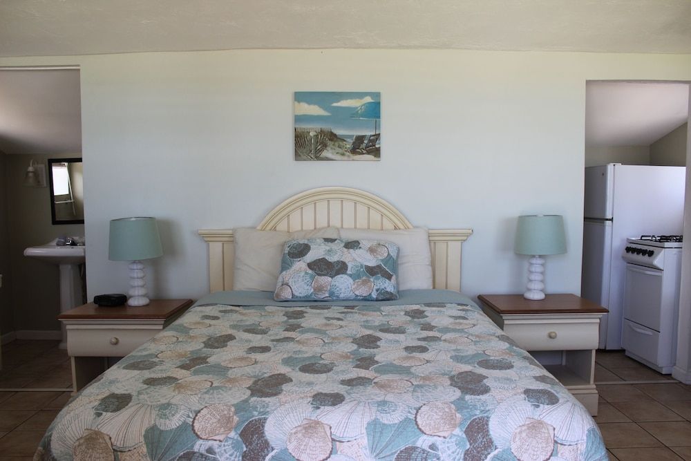 Shoreline Suites & Cabana Cottages – Beachfront 2