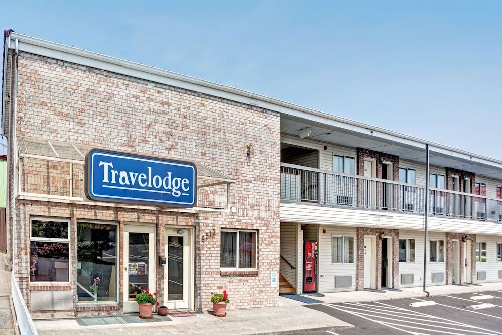 Travelodge by Wyndham Seattle North of Downtown 1