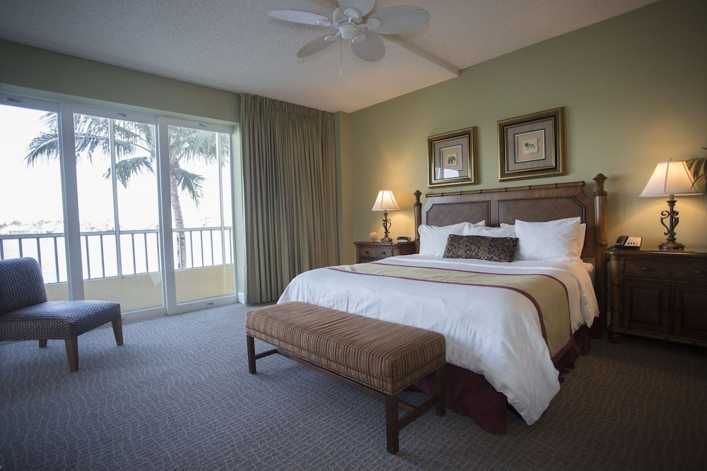 Vanderbilt Beach Resort 2