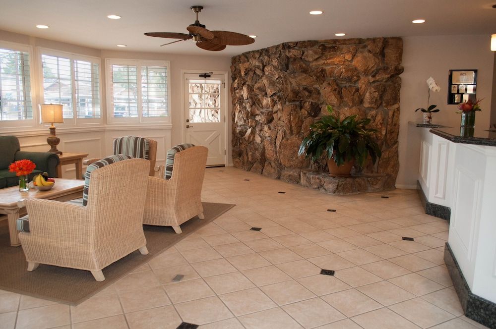 Laguna Shores Studio Suites 2
