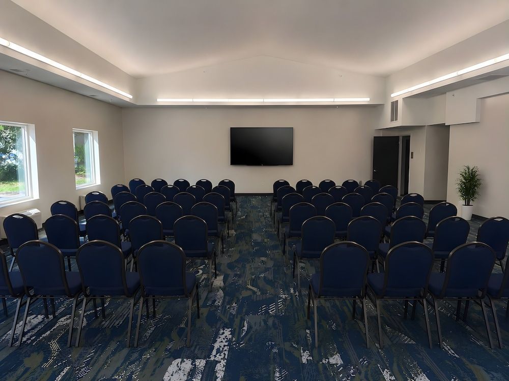 Staybridge Suites PITTSBURGH AIRPORT by IHG 1