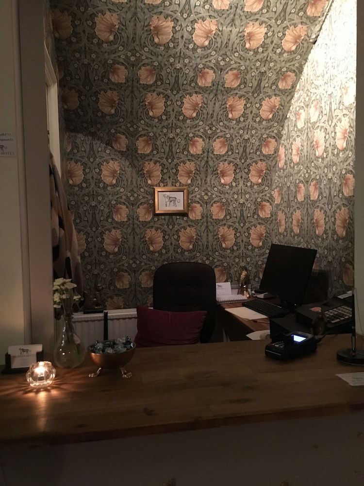 Morris Hotel 2