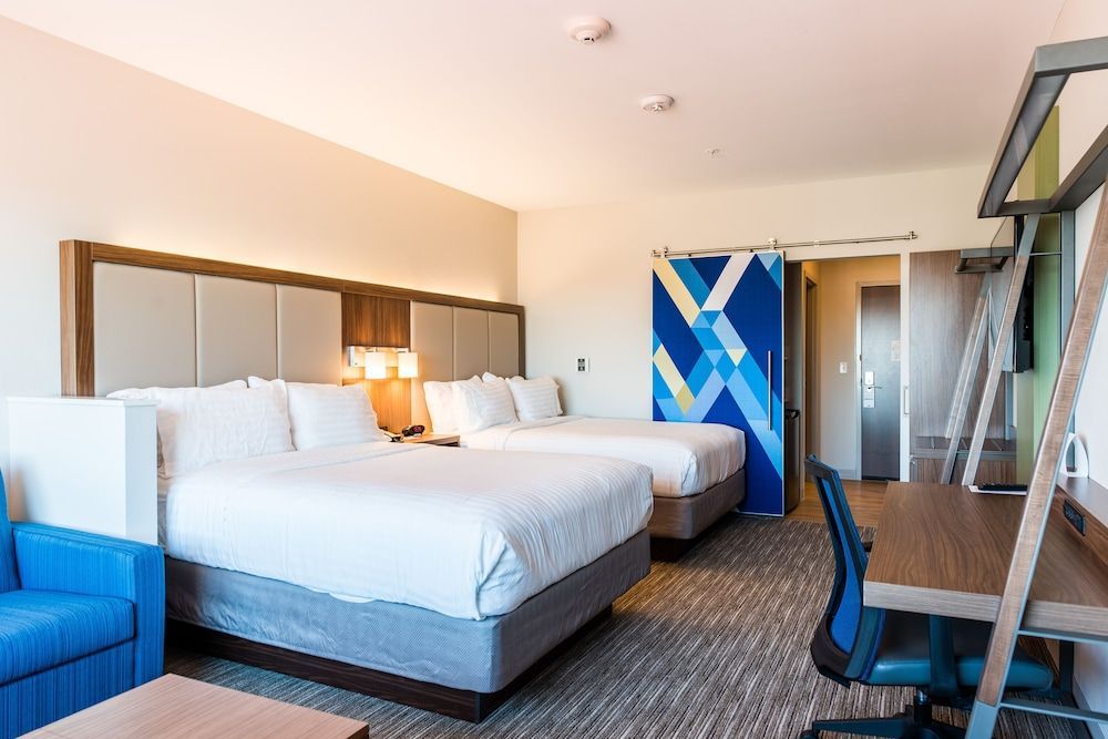 Holiday Inn Express & Suites MADISON by IHG 2
