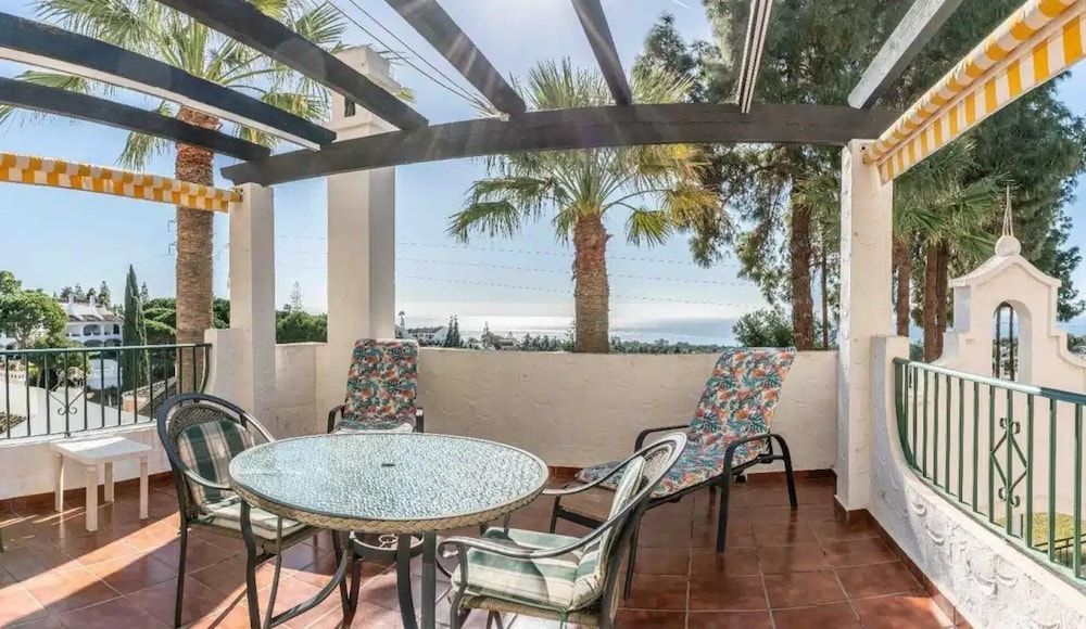 Lovely 2-bed Calahonda Apartment sea & Golf Views 1