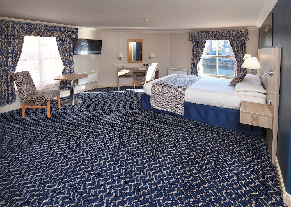 The Queens Hotel & Victoria Cloisters Apartments 1