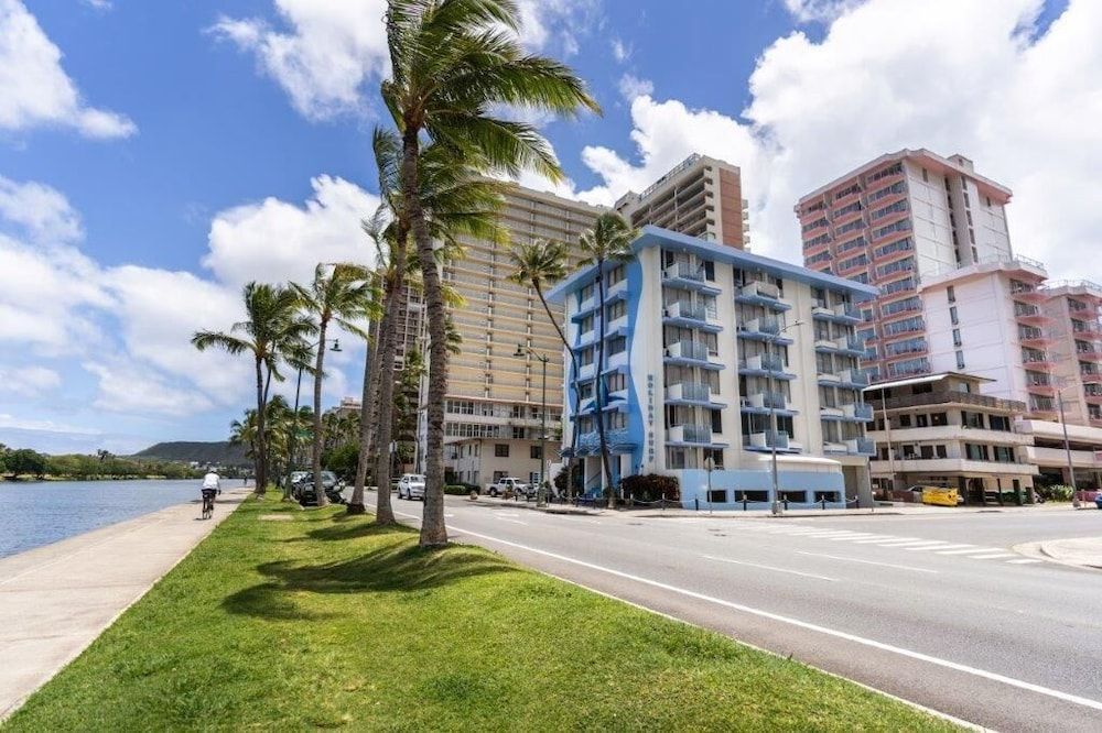 Holiday Surf Hotel (with full kitchen) 1