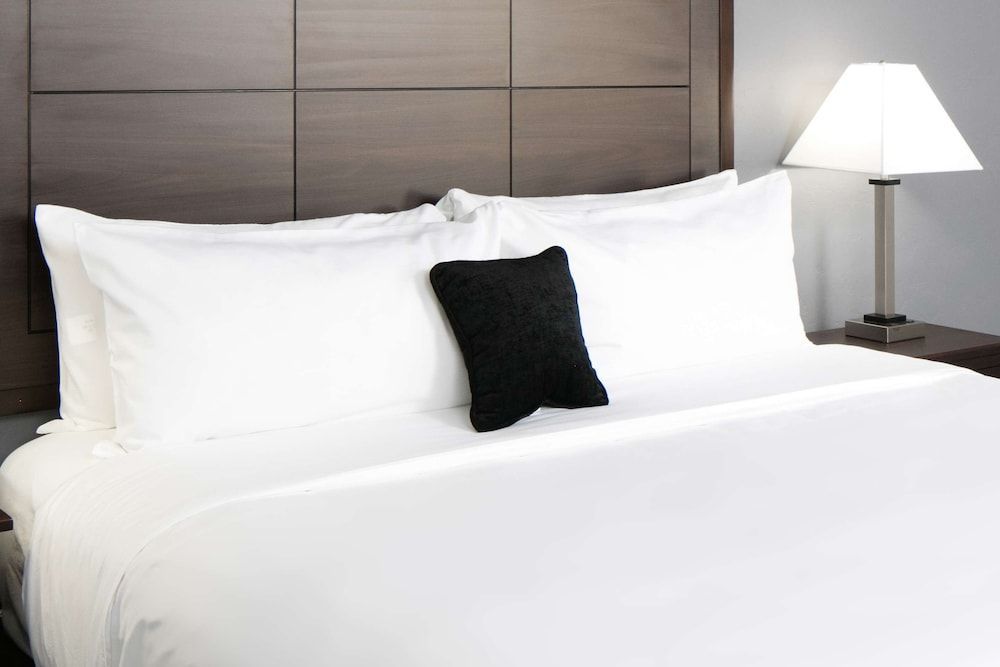 Red Lion Inn and Suites Everett 2