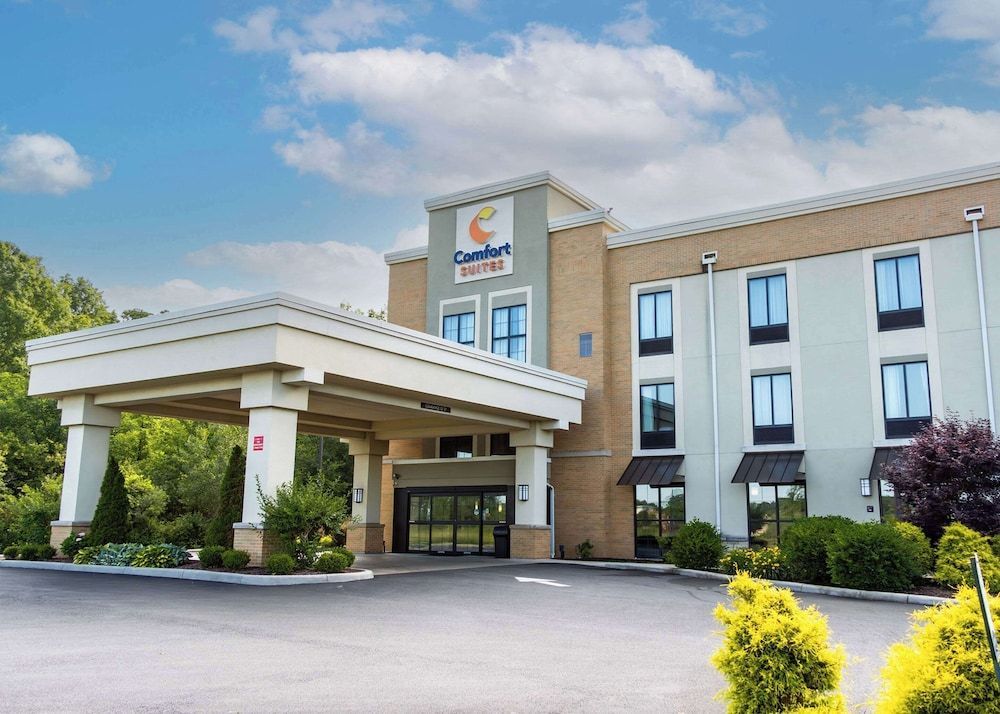 Comfort Suites-Youngstown North 1