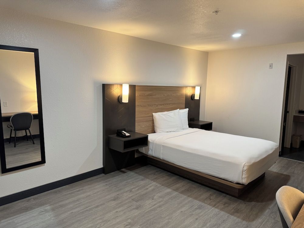 Rodeway Inn & Suites Rancho Mirage - Palm Desert Area 2