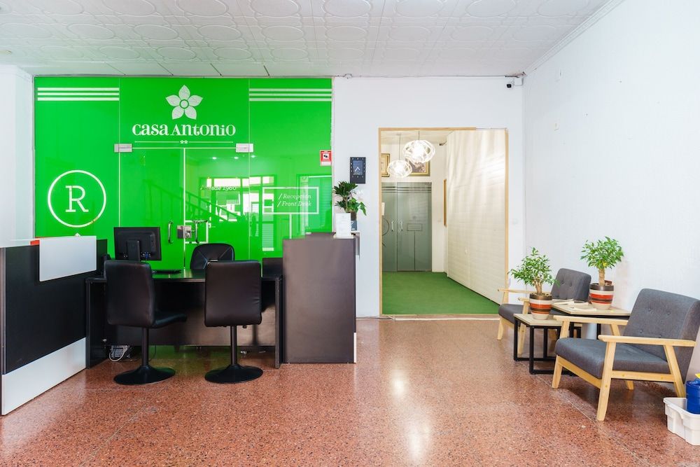 Hostal Casa Antonio by Vivere Stays 2