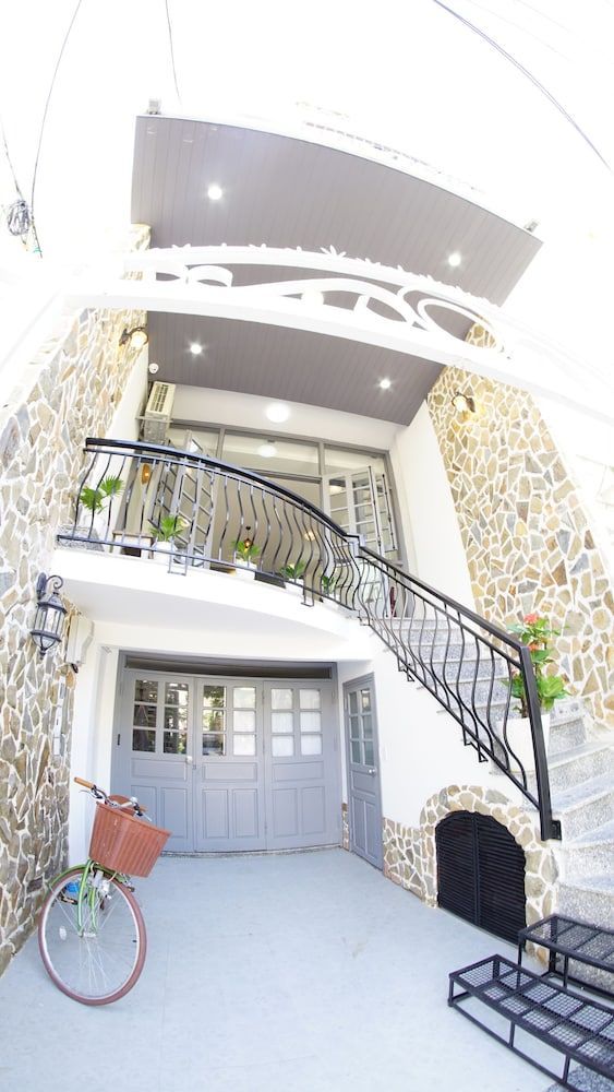 Bobo House 1