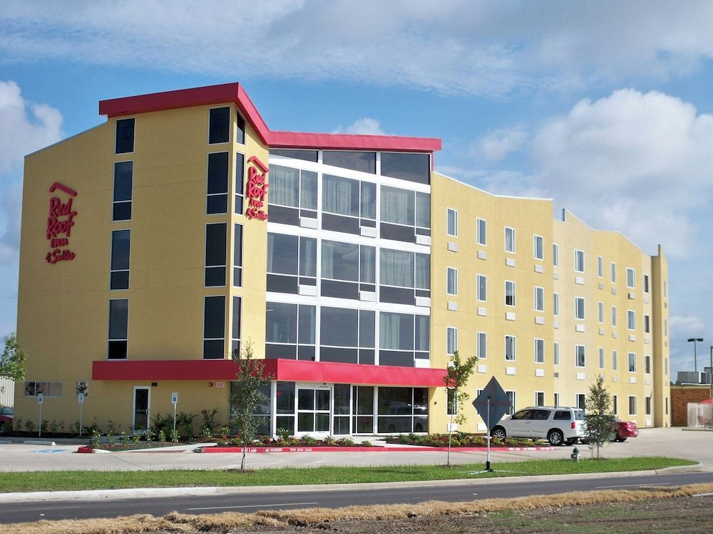 Red Roof Inn & Suites Beaumont 1