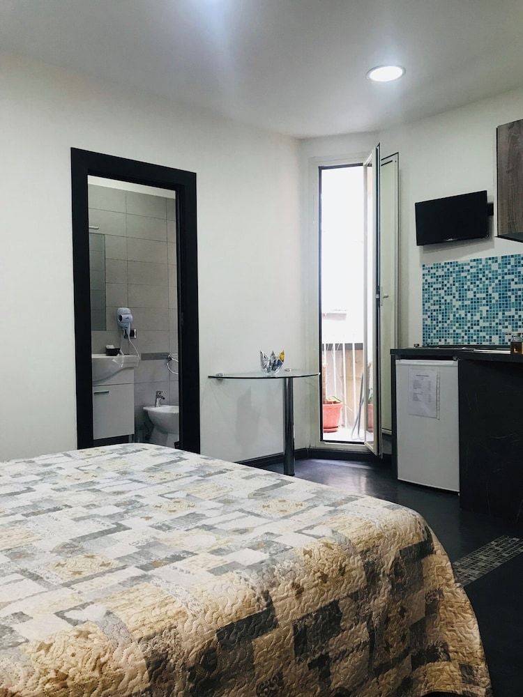 PIGNATELLI GUEST HOUSE 1