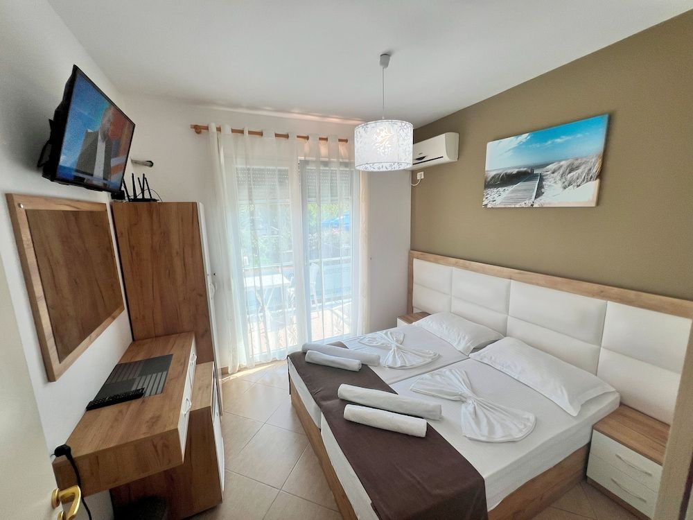 Brian Hotel 1