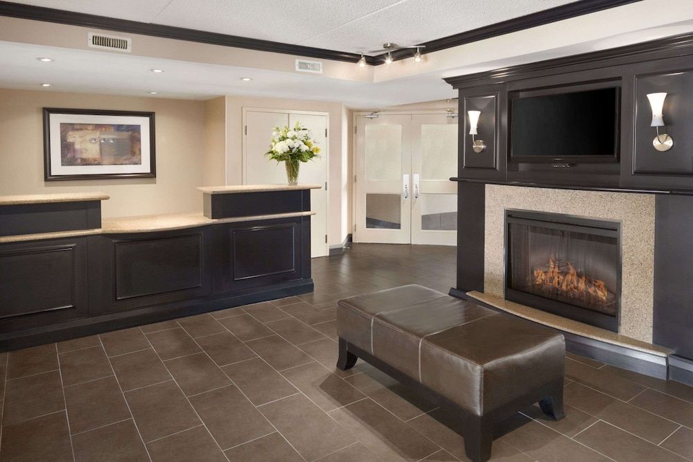 Days Inn by Wyndham Brantford 2