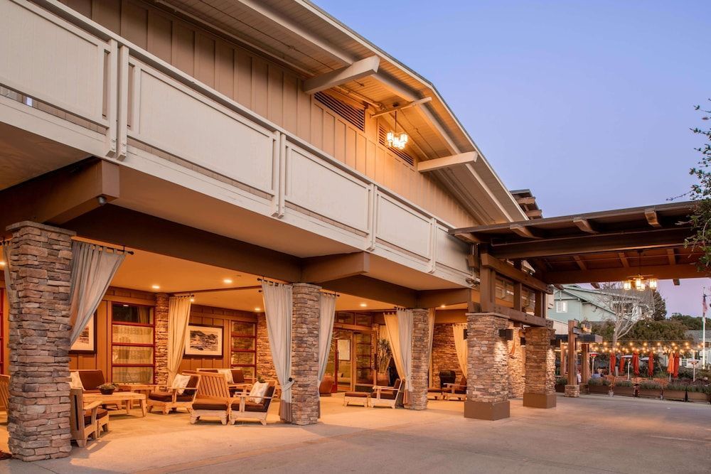 The Lodge at Tiburon 1